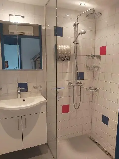 Badkamer vakantiehuis Bos en Duin 32 in Oostkapelle , Zeeland